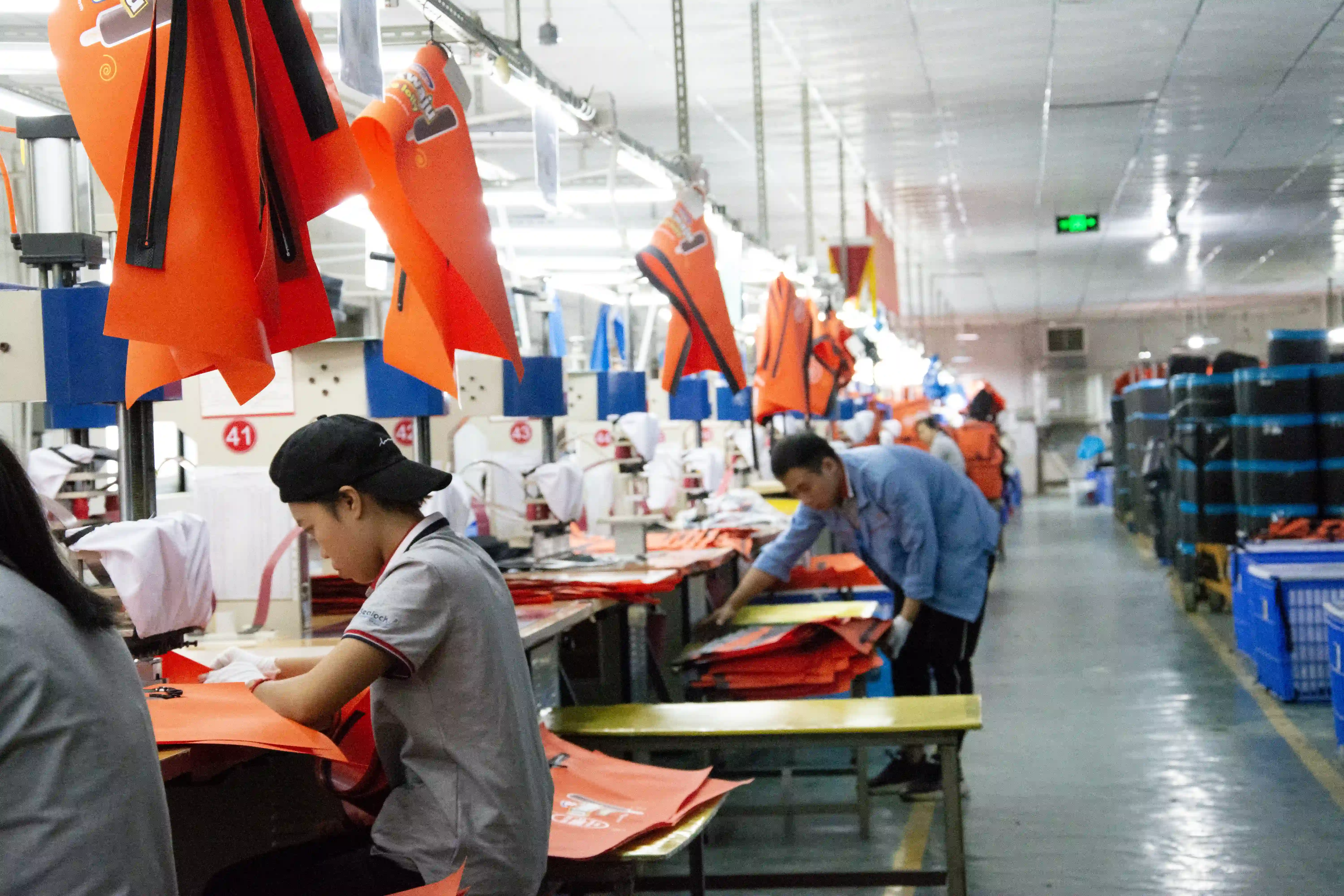 Advanced QA Testing Protocols in Waterproof Gear Manufacturing: ຄູ່ມືການສະຫນອງ OEM