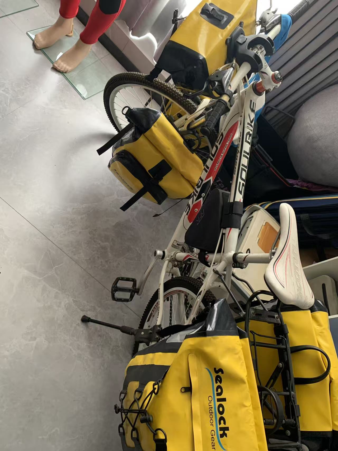 ກະເປົ໋າ Handlebar ກັນນ້ໍາ vs ຖົງກອບ